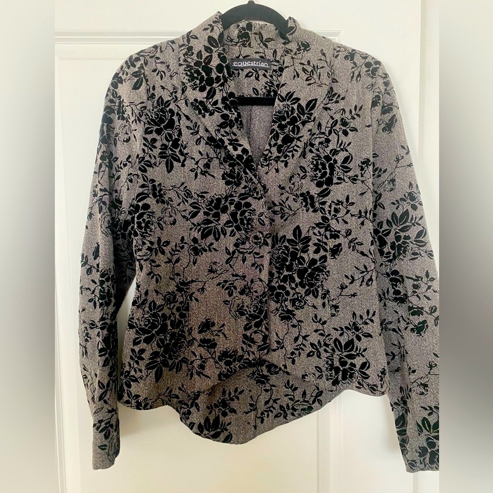 BEAUTIFUL EQUESTRIAN STYLE JACKET IN LIKE NEW CONDITION!